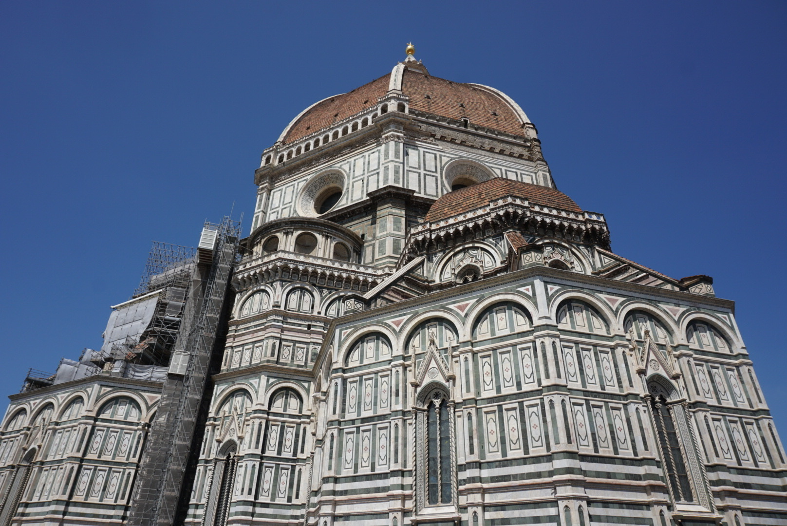 Brunelleschi’s Dome towering over the Florence skyline on a sunny day